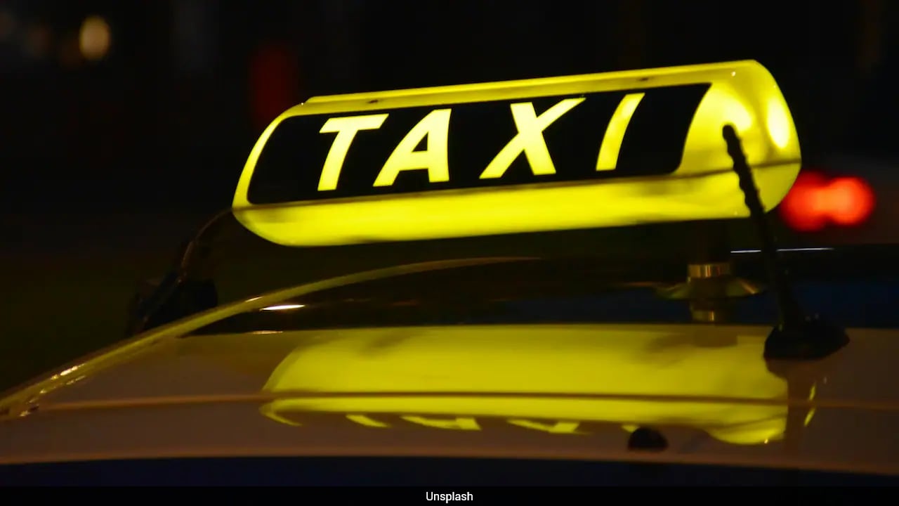 Passenger Stunned By Delhi Cab Driver's Fluent English, Then Learns Why Passenger Stunned By Delhi Cab Driver's Fluent English, Then Learns Why