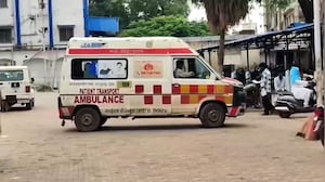 Madhya Pradesh Man Dies During Ambulance Transfer, Family Alleges Oxygen Failure