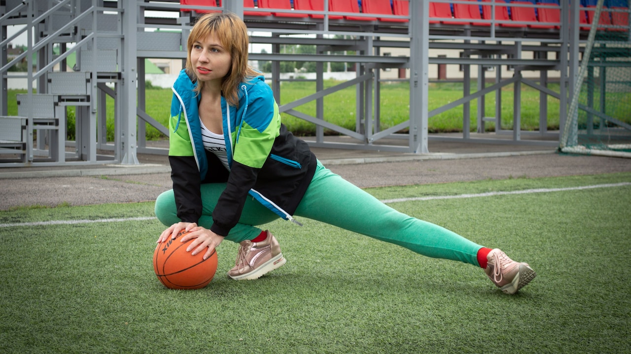10 Reasons Sports Leggings Turn Sheer During Squats And How To Check Opacity Before Buying 10 Reasons Sports Leggings Turn Sheer During Squats And How To Check Opacity Before Buying