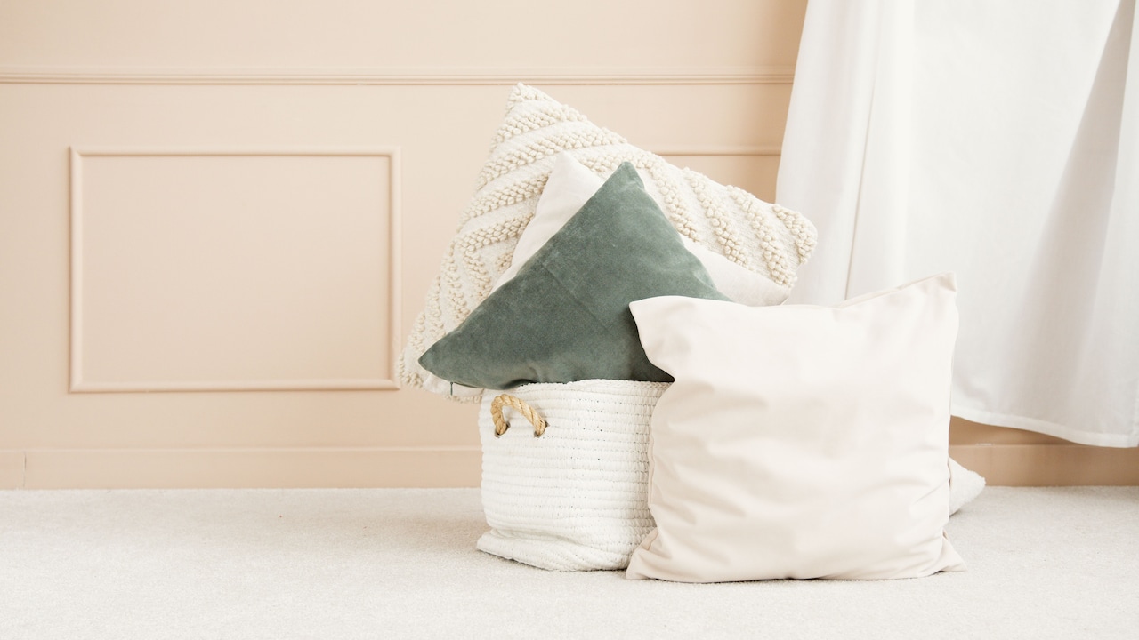 10 Reasons Your Pillows Go Flat So Quickly And How To Fix It