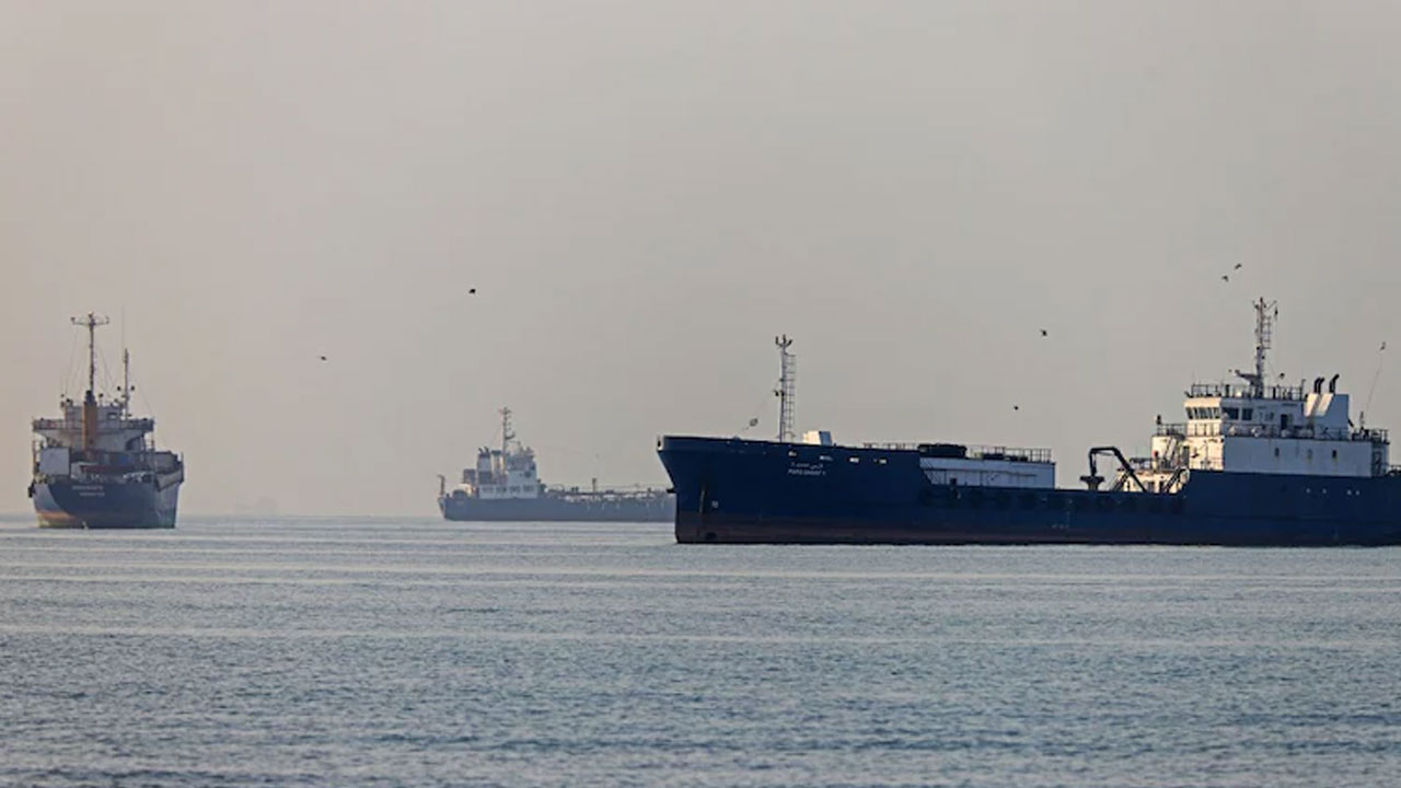 Iran, Oman Discuss Temporary Hormuz Corridor As Impasse With US Drags On
