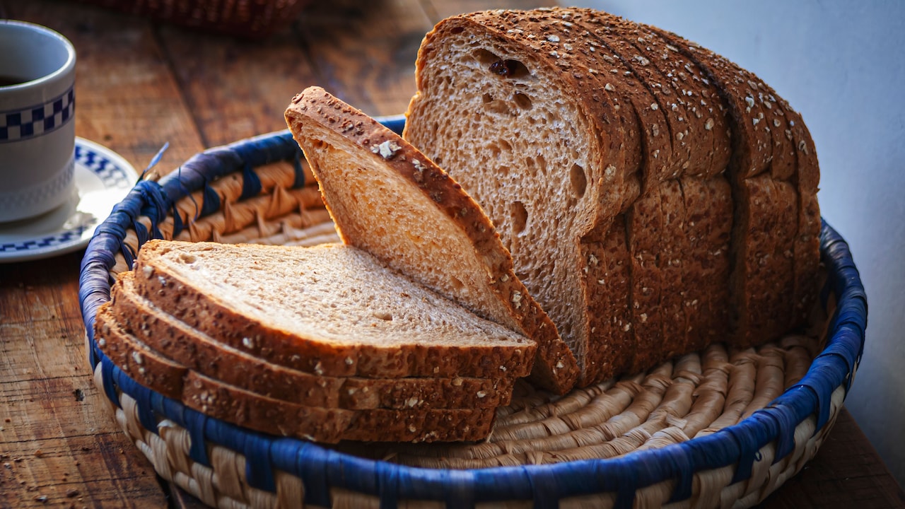 Healthier breakfast start here with top whole wheat bread picks on Amazon