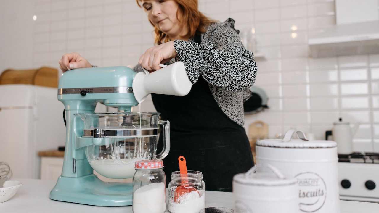 How To Freshen A Smelly Mixer Jar: 10 Fixes For Gaskets, Blade Assemblies And Food Residue How To Freshen A Smelly Mixer Jar: 10 Fixes For Gaskets, Blade Assemblies And Food Residue