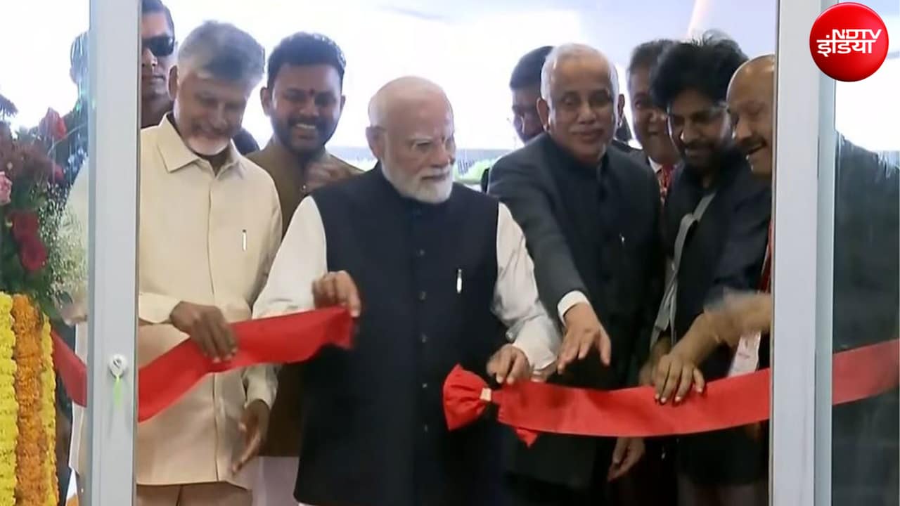 LIVE: आंध्र प्रदेश पहुंचे PM मोदी, नए अंतरराष्ट्रीय हवाई अड्डे का किया उद्घाटन