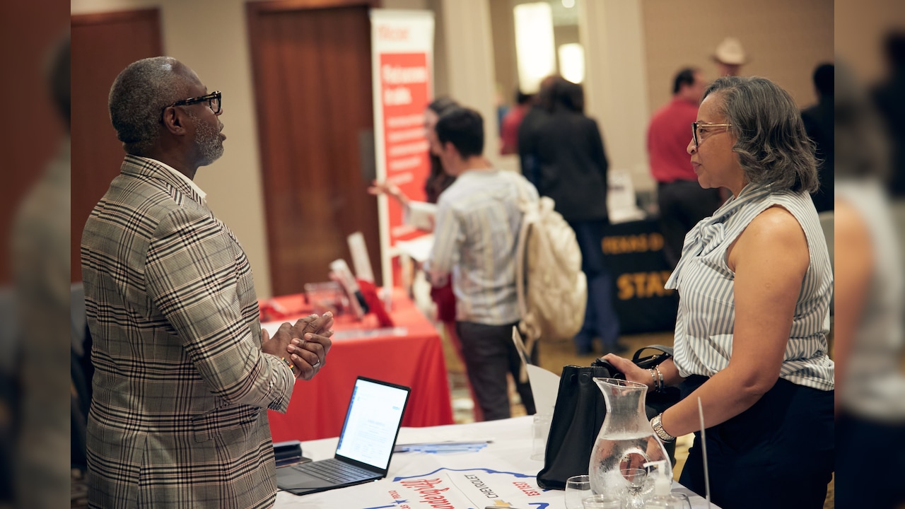 US Jobless Claims Edge Lower In Sign Of Steady Job Market