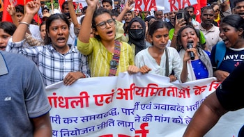 JPSC-JSSC Protest: Students Break Police Barricades, March Towards Jharkhand Assembly