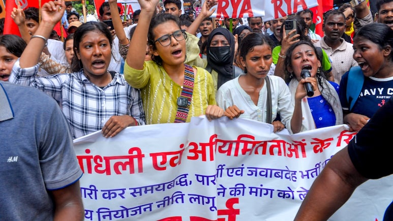 JPSC-JSSC Protest: Students Break Police Barricades, March Towards Jharkhand Assembly