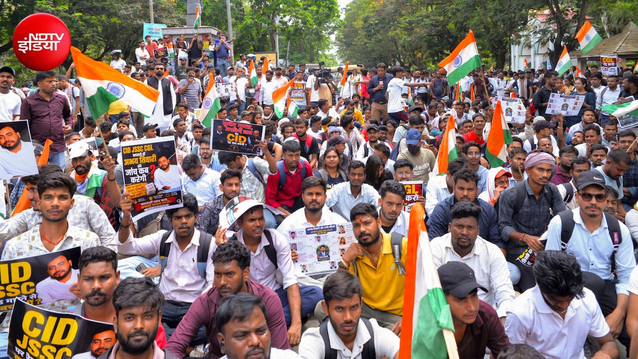 रांची की सड़कों पर गूंजते नारे, हाथों में लहराते पोस्टर... विधानसभा की तरफ बढ़ रहा हजारों छात्रों का हुजूम