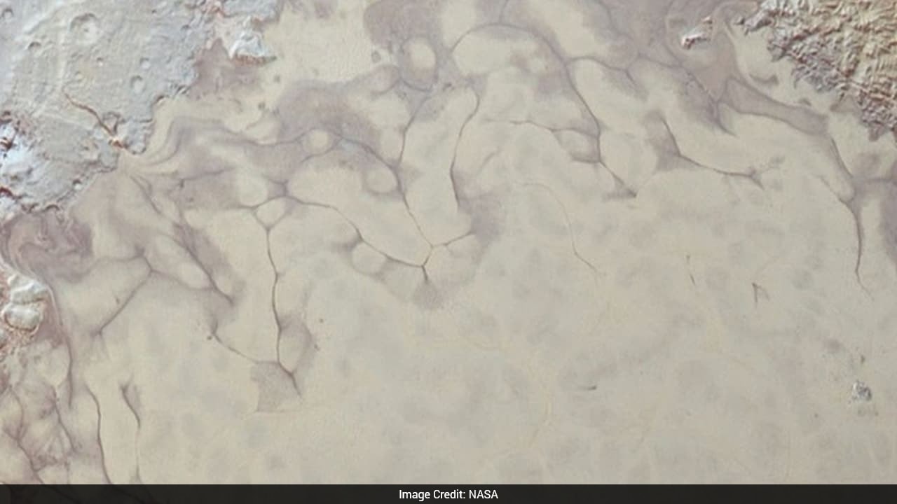 Liquid on Pluto discovery