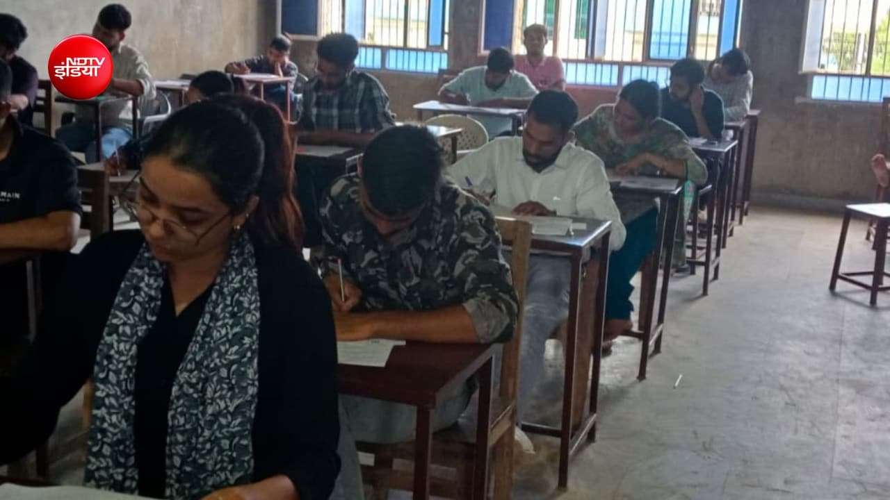 सीकर में PGDCA एग्जाम के दौरान 20 छात्रों का ग्रुप कर रहा था नकल, रद्द किया गया पेपर