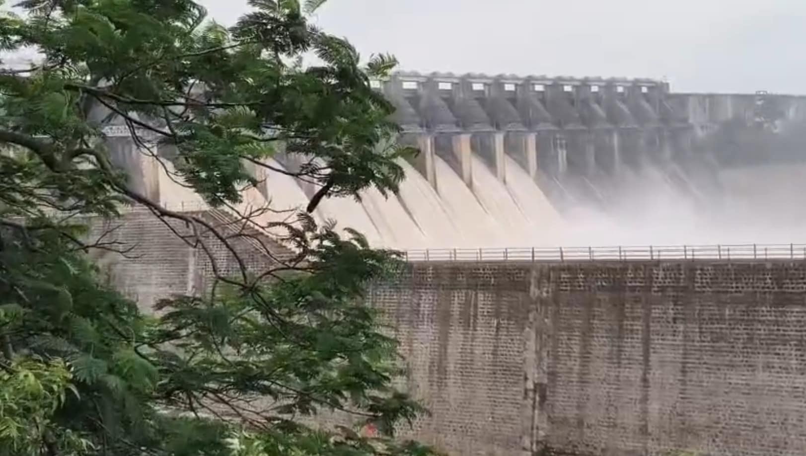 बरगी बांध के दरवाजे खुले.