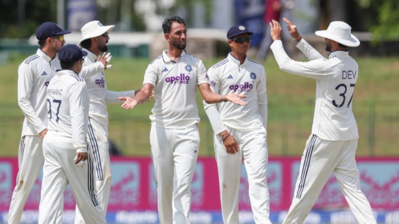 IND vs SL 2nd Test: अरसे बाद काम आया प्रसिद्ध का अस्त्र, इस रणनीति से लंकाइयों को दिए झटके, फॉलोऑन बचा पाएंगे मेजबान
