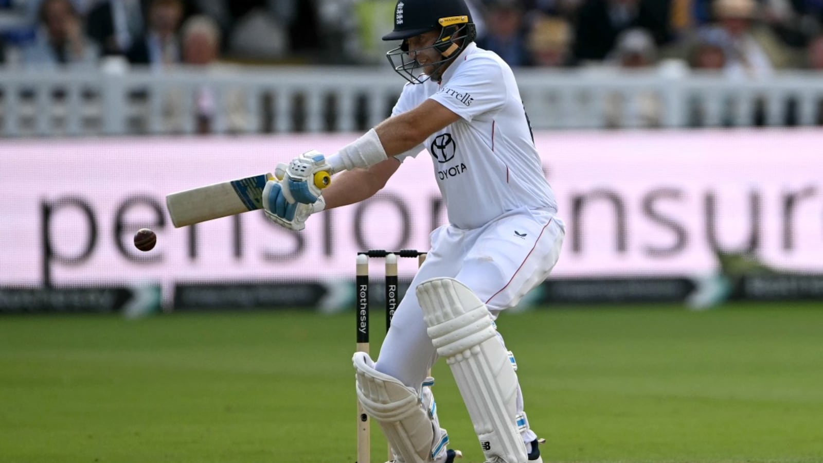 Joe Root Breaks Ricky Pontings Big World Record During 2nd Test vs Pakistan