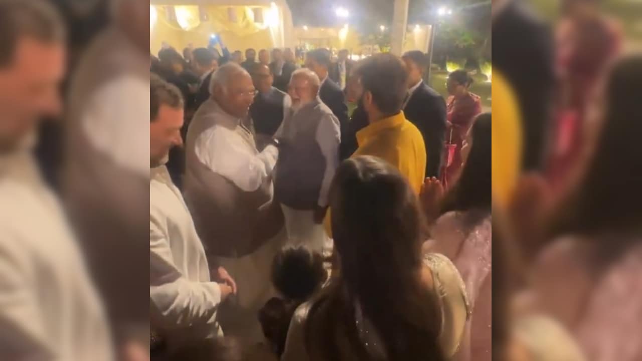 "Thoda Badal Gaye Ho": M Kharge, PM Modi's Banter At Wedding Reception