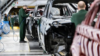 JLR Owner Misses Profit Estimate Stung by Luxury Unit Slack