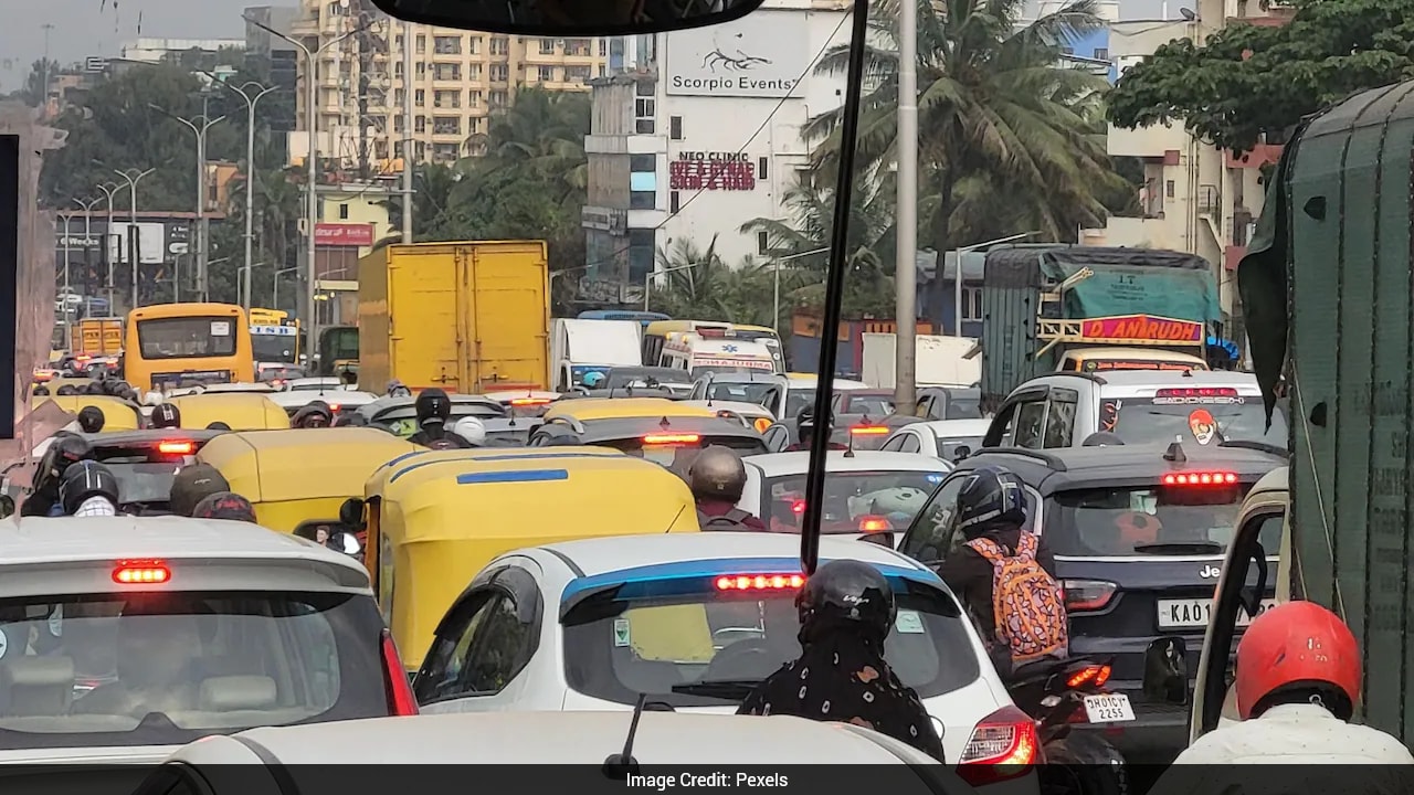Man Chooses Metro Over 41-Minute Road Trip Amid Traffic Jam To Catch Flight