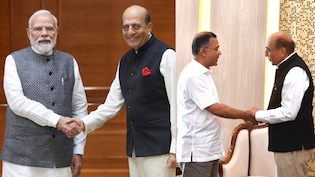 बांग्लादेशी प्रधानमंत्री से मुलाकात के एक दिन बाद PM मोदी से मिले राजदूत दिनेश त्रिवेदी, क्या संदेश?