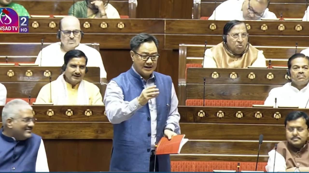 केंद्र सरकार छात्रों के प्रोटेस्ट पर चर्चा को तैयार, रिजिजू बोले-शाह बोलें तो शांति से सुने विपक्ष