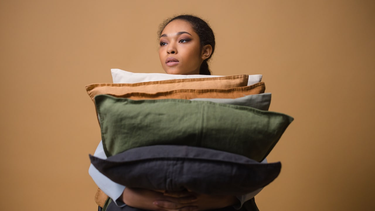 10 Reasons Your Pillows Go Flat So Quickly And How To Fix It