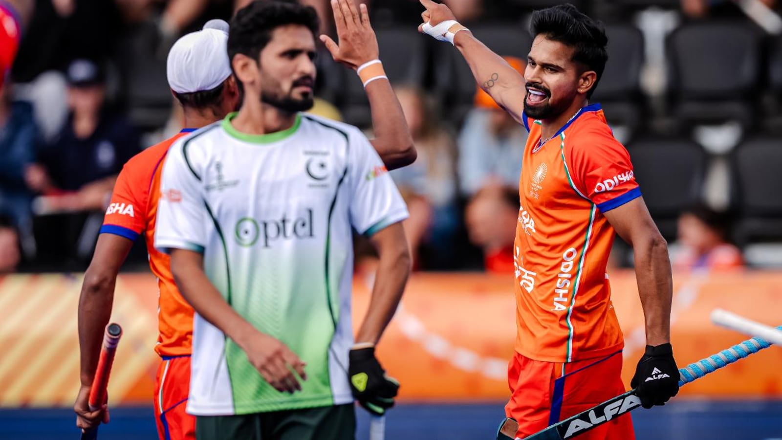 India-Pakistan Players Skip Handshakes Before Match, But What Happened After Full-Time Wins Hearts