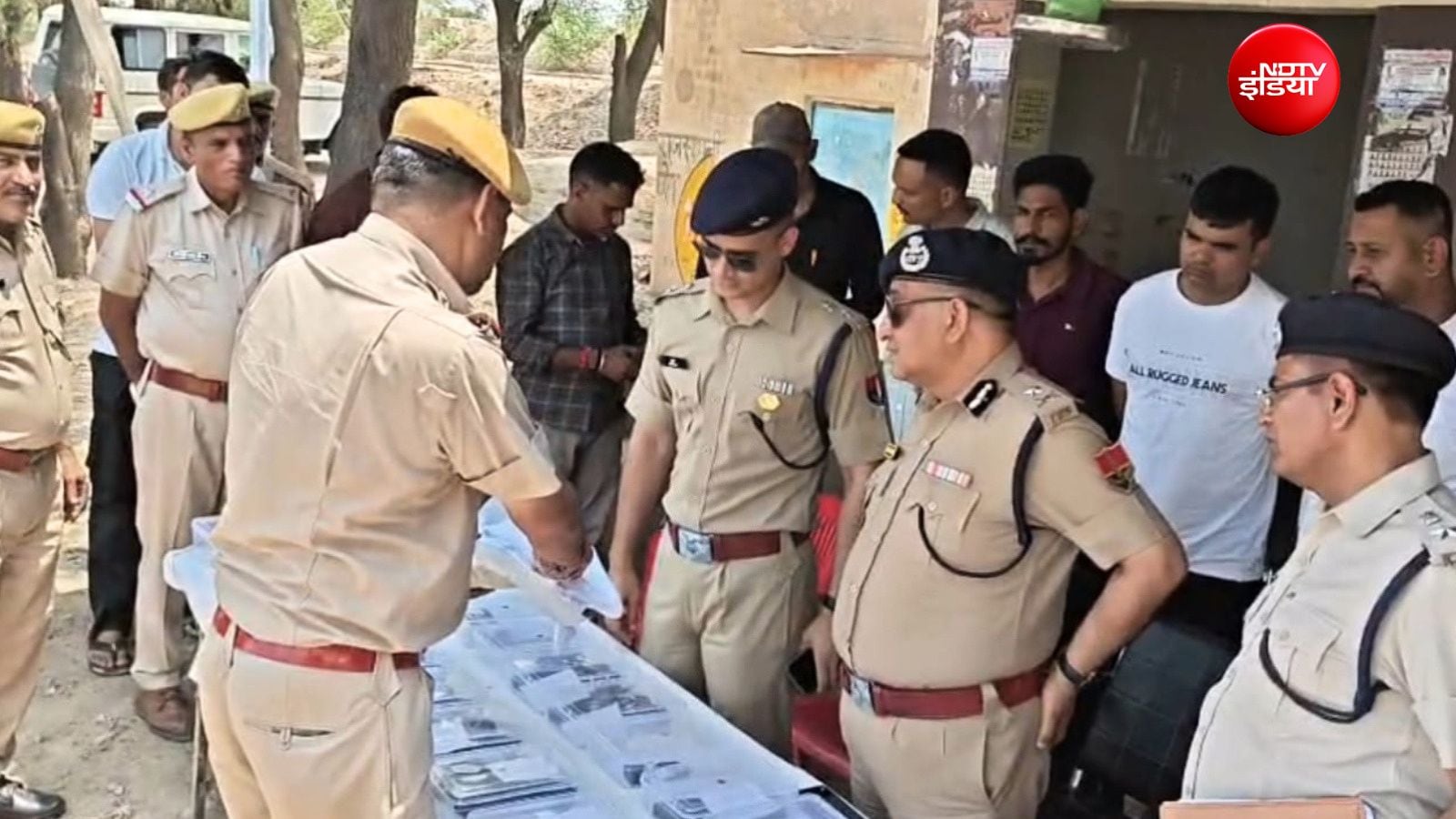 आईजी ने कहा कि हथियारों का इस्तेमाल किसी अप्रिय घटना में हो सकता था