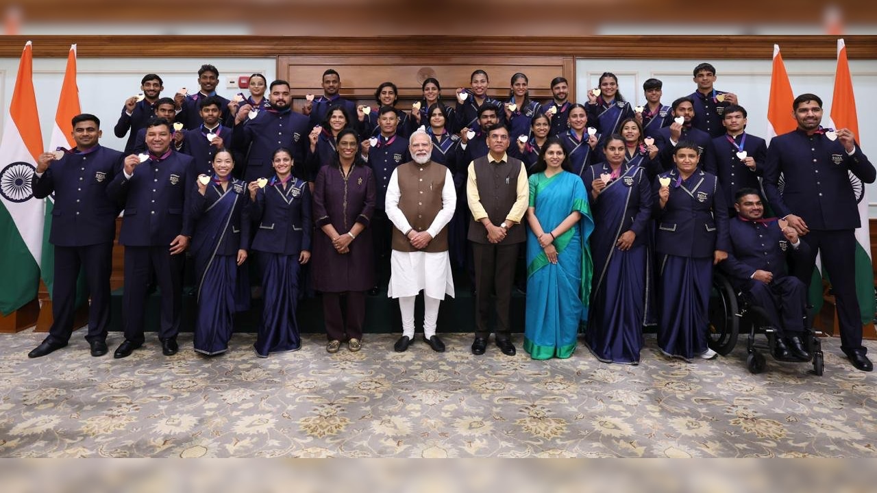 'Always Cheer For Bharat': PM Modi Meets India's CWG 2026 Medal Winners