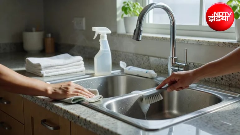 How to Clean the Sink: सिंक की गंदगी और जिद्दी दाग से हैं परेशान? ये 5 आसान तरीके अपनाएं, बिना घंटों रगड़े चमक उठेगा किचन
