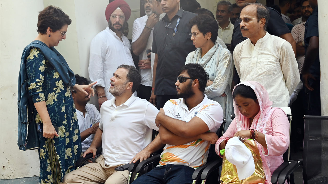 Pellet Gun Row Escalates: FIR Filed, Rahul-Priyanka Lead Protest; BJP Hits Back