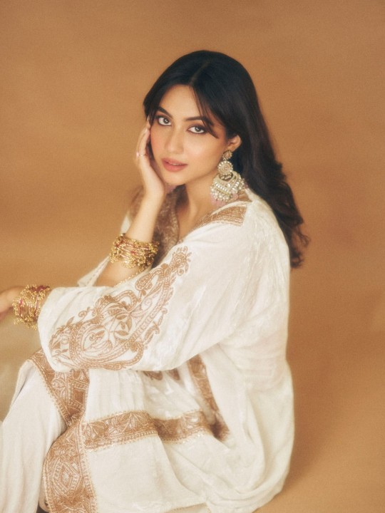 Reem Shaikh Radiates Grace In An Ethereal White Ensemble