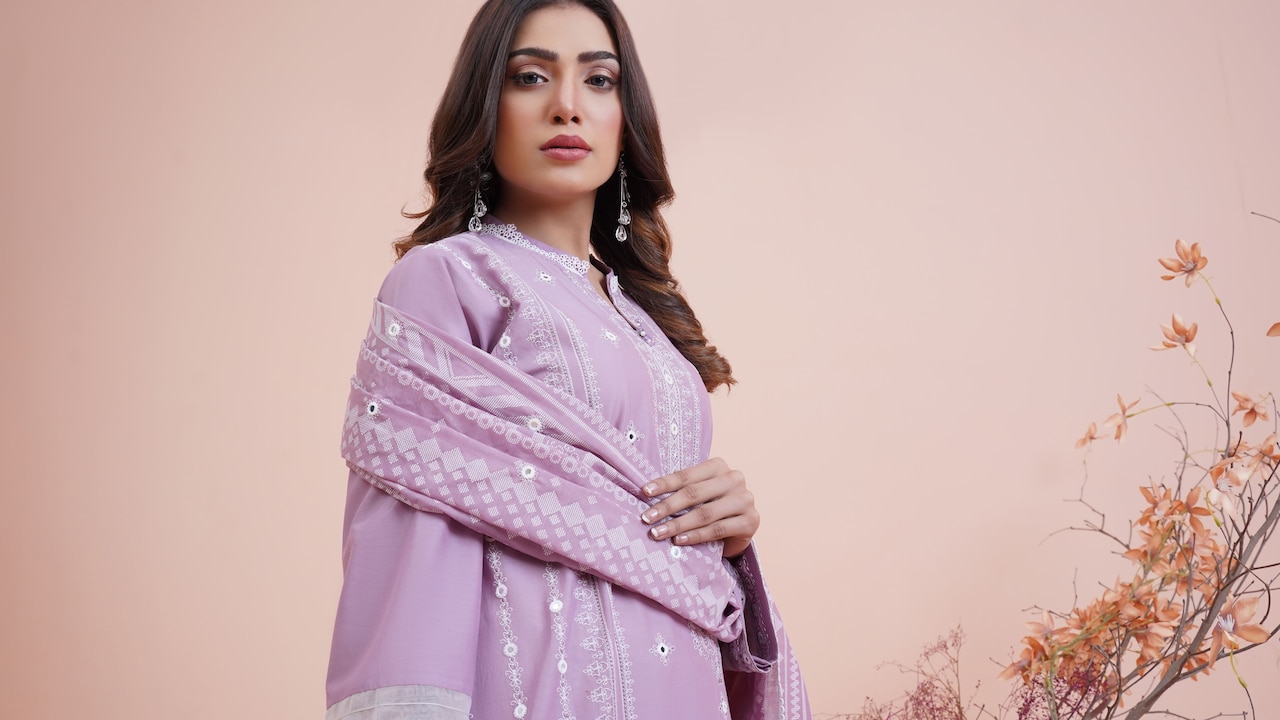 Do not wash the kurta using a harsh machine cycle Do not wash the kurta using a harsh machine cycle