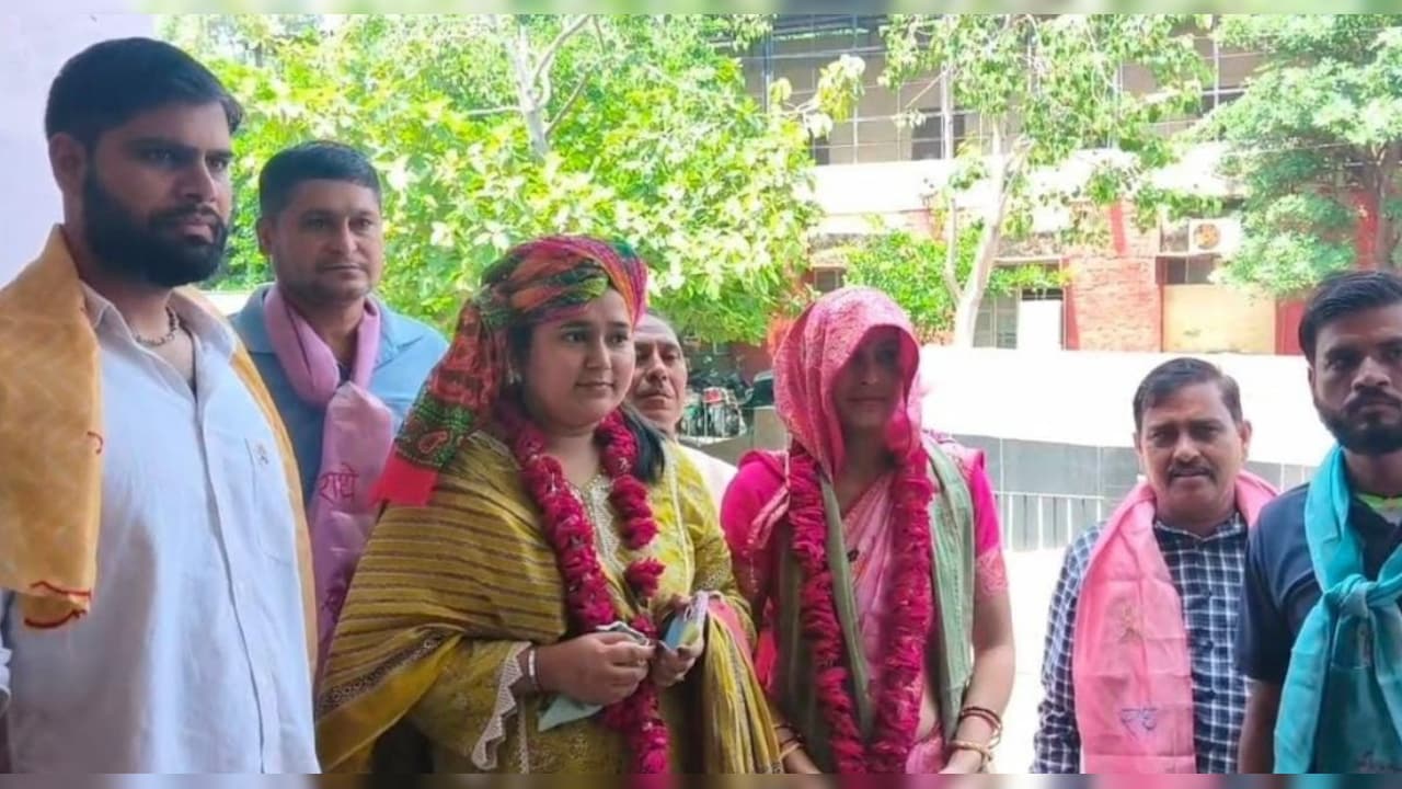 नगर निकाय चुनाव में ननद-भाभी आमने-सामने, एक ही वार्ड से दोनों ने भरा नामांकन