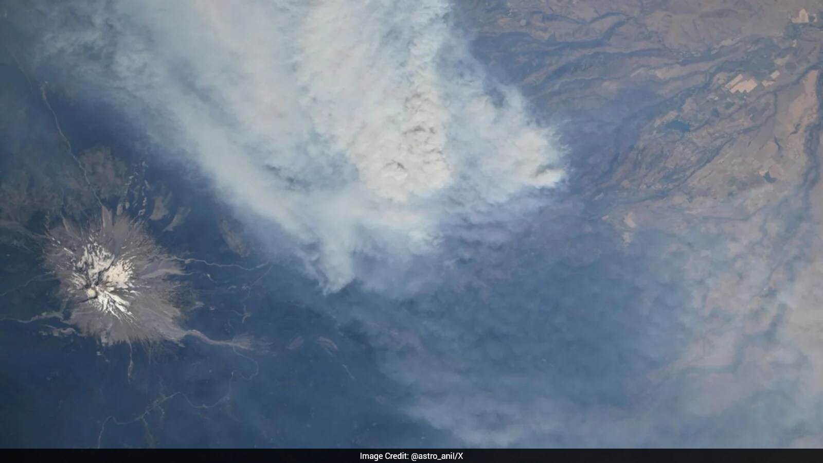 Astronaut Shares Crater Lake View, Highlights Oregon Wildfire Smoke