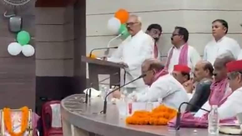 अखिलेश यादव कुत्ते के गले में घंटी बांधकर भेज दें तो भी उसे वोट देना है.. सपा MLC लाल बिहारी का बयान वायरल