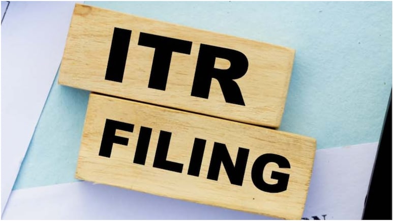 पुणे के चार्टर्ड अकाउंटेंट ने लोगों के ITR फाइल करके साइड इनकम से कमाए 12 लाख रुपये!