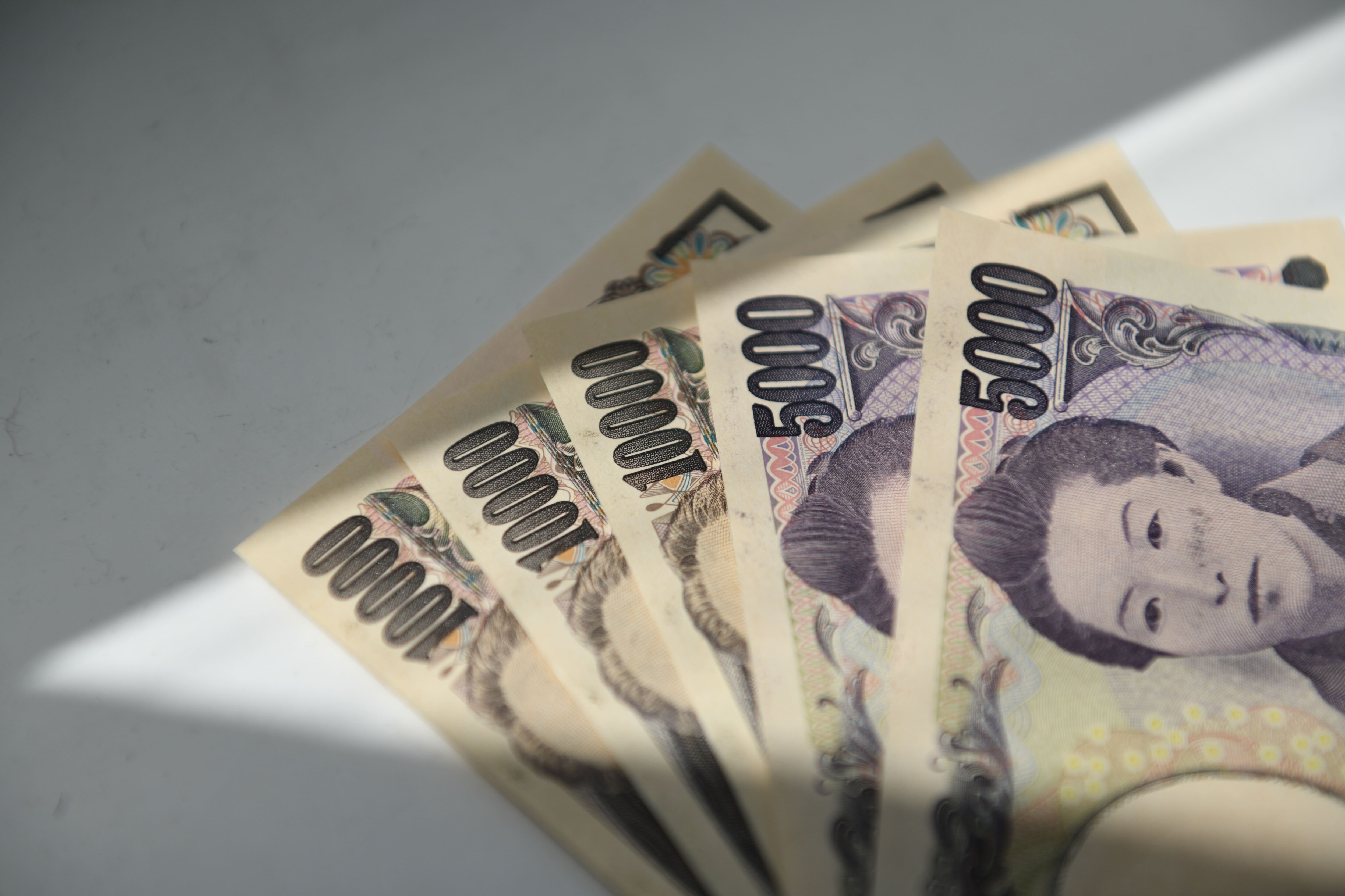 Yen Weakens Past 160/Dollar First Time Since Joint Intervention As Warsh Signals Hawkish Tilt