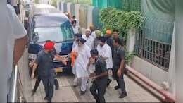 Sukhbir Badal Attacked With Kirpan By Nihang Sikh At Gurudwara In Maharashtra