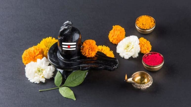 ॐ जय शिव ओंकारा...पढ़ें शिव जी की आरती