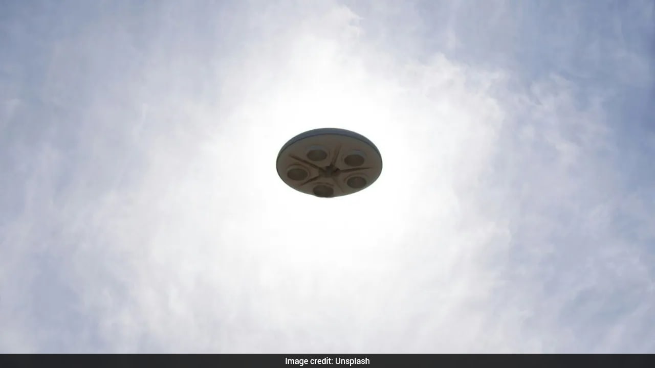 UK Airprox Board Probes Unidentified Disc Sighting Near Gatwick Airspace