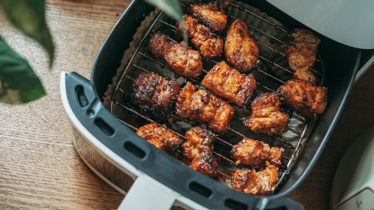 10 Frying Mistakes That Drop Oil Temperature and Ruin Crispness 10 Frying Mistakes That Drop Oil Temperature and Ruin Crispness