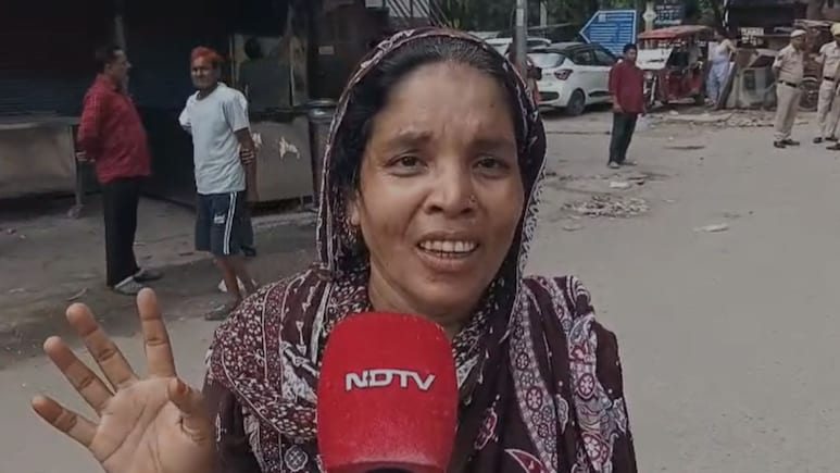 द&zwj;िल्&zwj;ली में ई-रिक्शा की बैटरी में ब्लास्ट से घर में लगी आग, दो लोगों की झुलस कर मौत&nbsp;