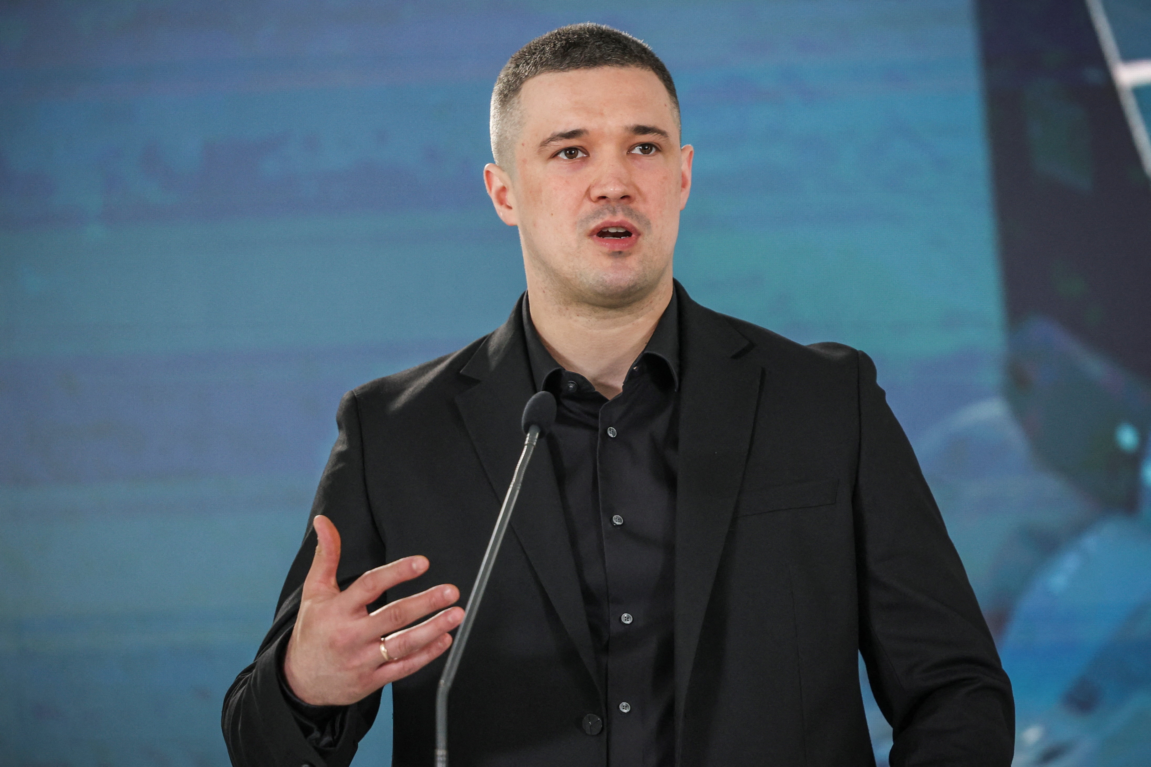 Fired Ex-Ukrainian Defence Minister Calls For Wartime Elections