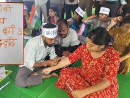 भोपाल के नीलम पार्क में धरने पर बैठे अभ्यर्थियों ने खून से लिखा पत्र, 10 दिन से प्रदर्शन जारी