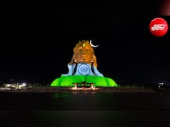 80वें स्वतंत्रता दिवस पर तिरंगे के रंग में जगमगा उठे आदियोगी, कोयंबटूर में दिखा अद्भुत नजारा