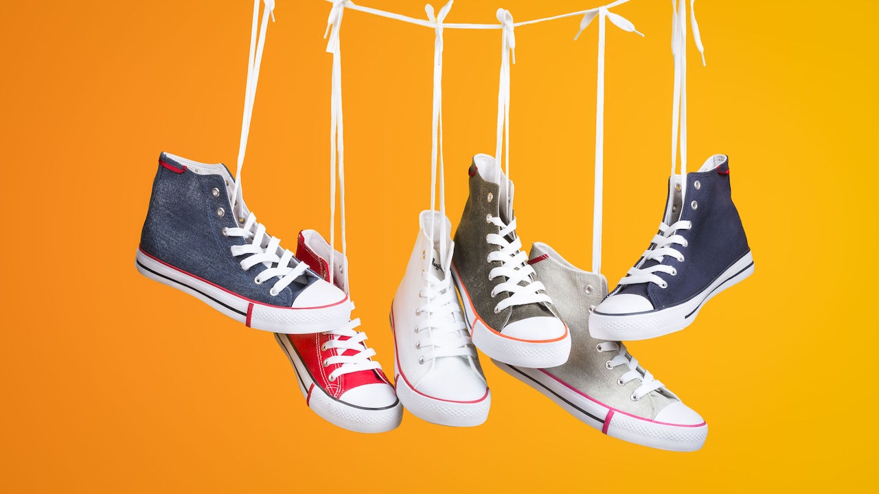 How to clean canvas shoes at home