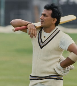 When Sunil Gavaskar Batted Left Handed To Save His Team From Certain Defeat