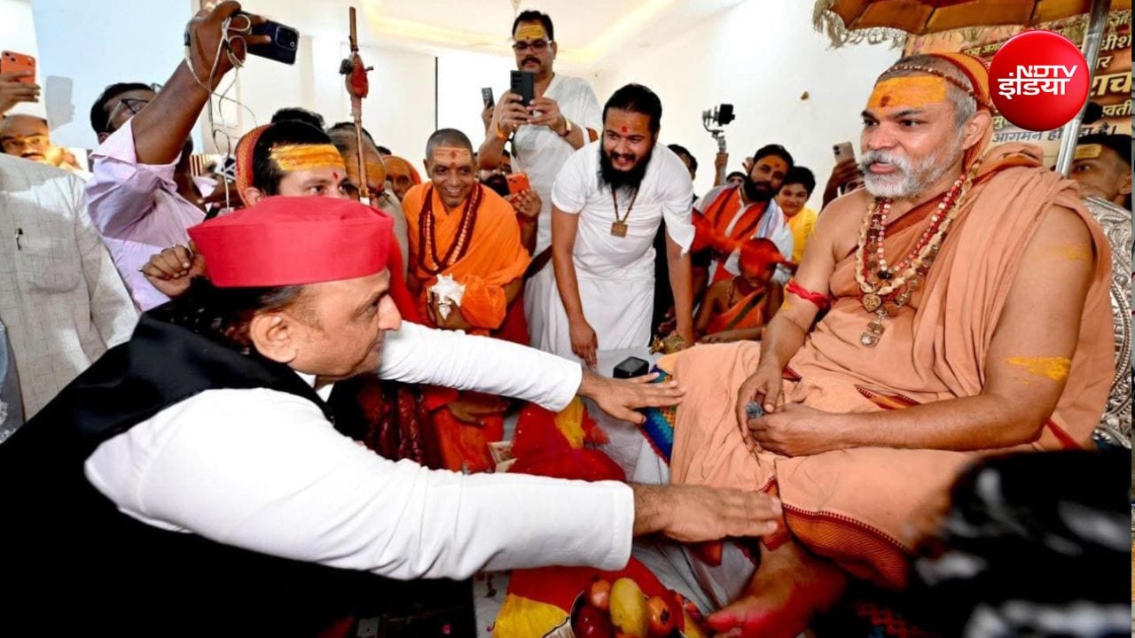 अखिलेश यादव ने प्रयागराज में माघमेले के दौरान शंकराचार्य स्वामी अविमुक्तेश्वरानंद सरस्वती के साथ हुए ज्यादती को भी मुद्दा बनाया था.