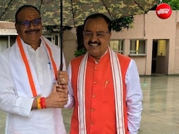 मौसम है चुनावी, यूपी के डेप्युटी सीएम ब्रजेश पाठक और केशव प्रसाद मौर्य की तस्वीर देखिए