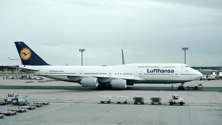 Lufthansa Shares Dive 10% After Q2 Profit Halves, 2026 Forecast Trimmed On Iran War Fears