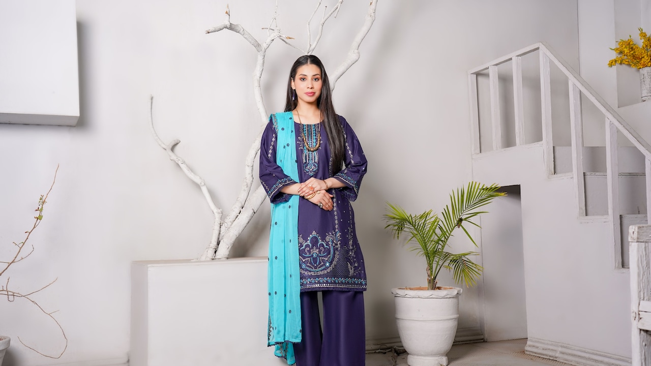The MYX Store is offering stylish kurta sets during the Amazon Great Freedom Sale.