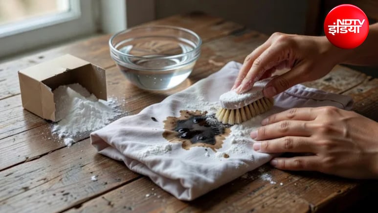 Oil Stain On Clothes: कपड़ों पर लग गया तेल का दाग, पाउडर डालें या पानी से करें साफ? जानें एक्सपर्ट का आसान तरीका
